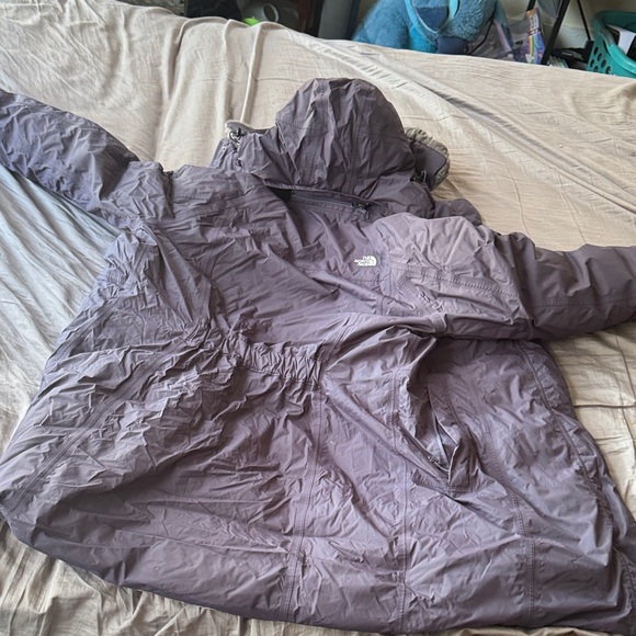 The North Face Women's Lavender Hooded Ski Jacket - Picture 5 of 5